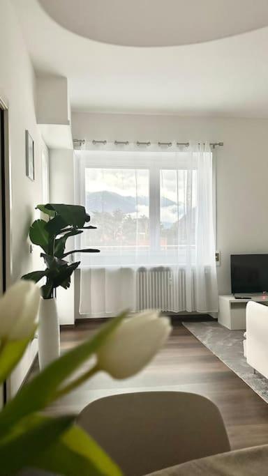 Luxury Apartment With View Комо Екстериор снимка