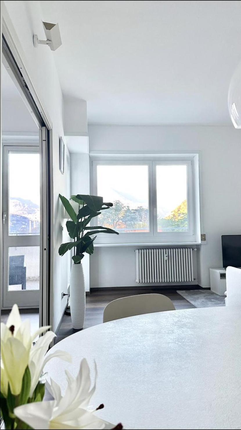 Luxury Apartment With View Комо Екстериор снимка