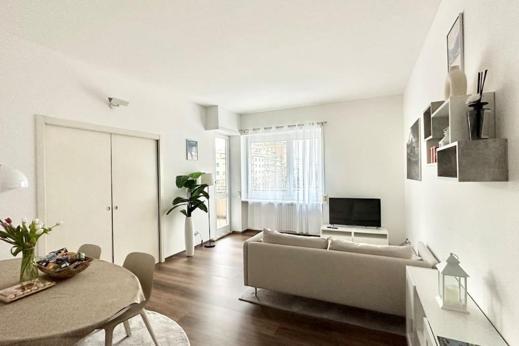 Luxury Apartment With View Комо Екстериор снимка